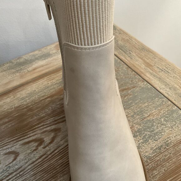 DV Dolce Vita Boots Womens Oppry Ankle Booties Cream Side Zip Heeled, Size 7.5 - Picture 5 of 13